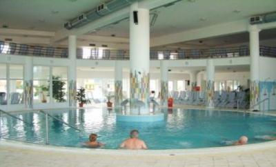 Gyógyvizes medence Zalakaroson közvetlen átjárással az új szállodába - ✔️ Park Inn Zalakaros**** - Akciós gyógy és wellness hotel teljes ellátással Zalakaroson